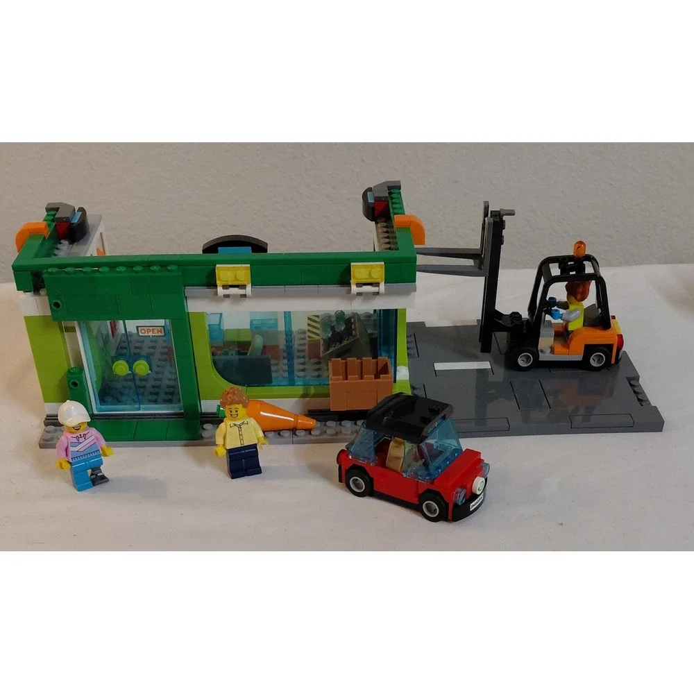 LEGO City Grocery Store 60347 - Nearly Complete - AS-IS / PARTS - 4 Figures